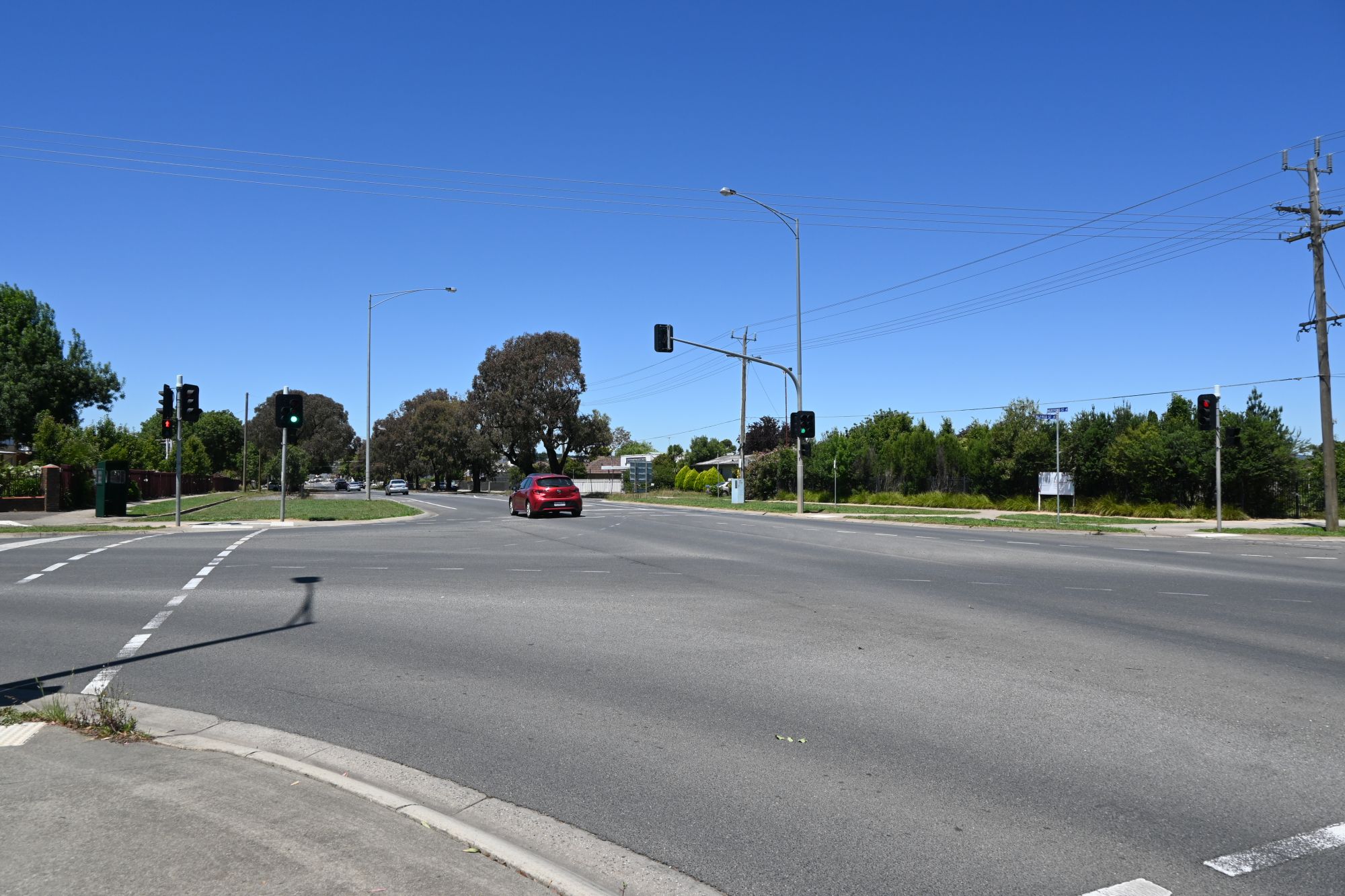 sharing-path-on-glenelg-highway-mirage-news