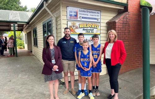 City of Ballarat Mayor, Cr Tracey Hargreaves, Federal Member for Ballarat and Minister for Infrastructure, Transport, Regional Development and Local Government, Catherine King with Wildcats Basketball Club members who are regular users of the hub.