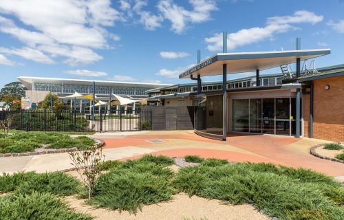 Ballarat Aquatic and Lifestyle Centre entrance on a blue sky day