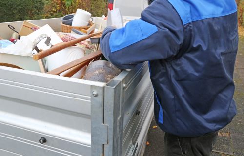 Image of hard waste in a ute tray.
