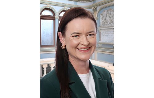 Councillor Tracey Hargreaves headshot