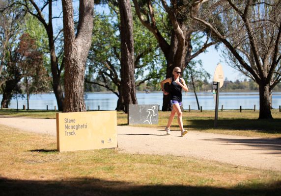 Generic photo Lake Wendouree Track with runner 