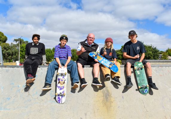 City of Ballarat Mayor Cr Des Hudson promoting SPU-Fest with young skater and musicians