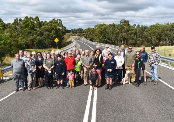 $2.85 million Franklin Bridge officially opens - group photo