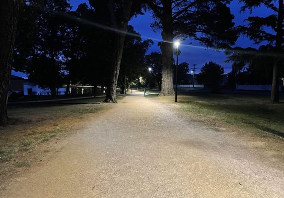 Lake Wendouree walking track with lighting.