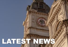 Tile image of Ballarat Town Hall clock that reads Latest News